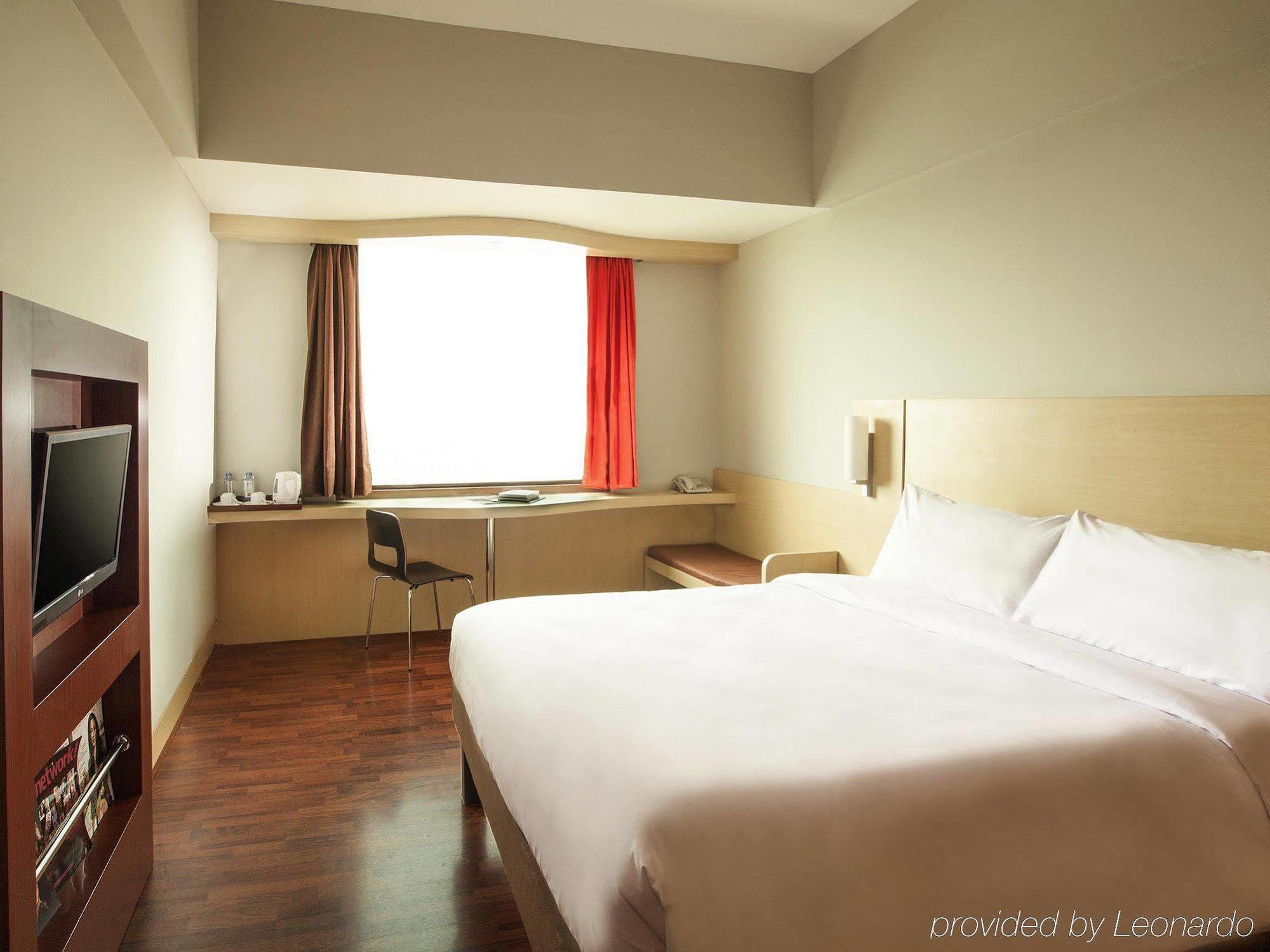 Hotel Ibis Mangga Dua Yakarta Exterior foto