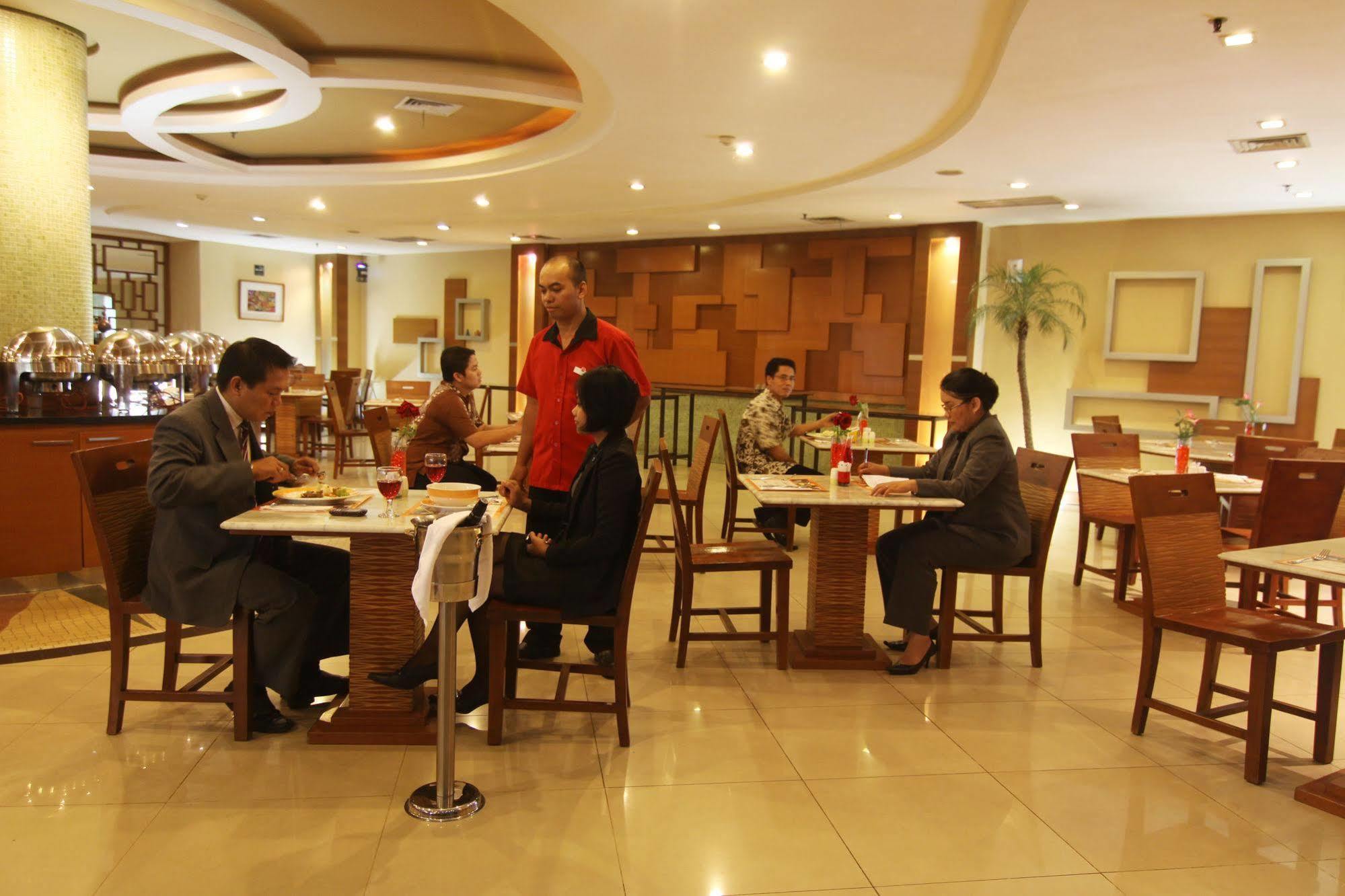Hotel Ibis Mangga Dua Yakarta Exterior foto