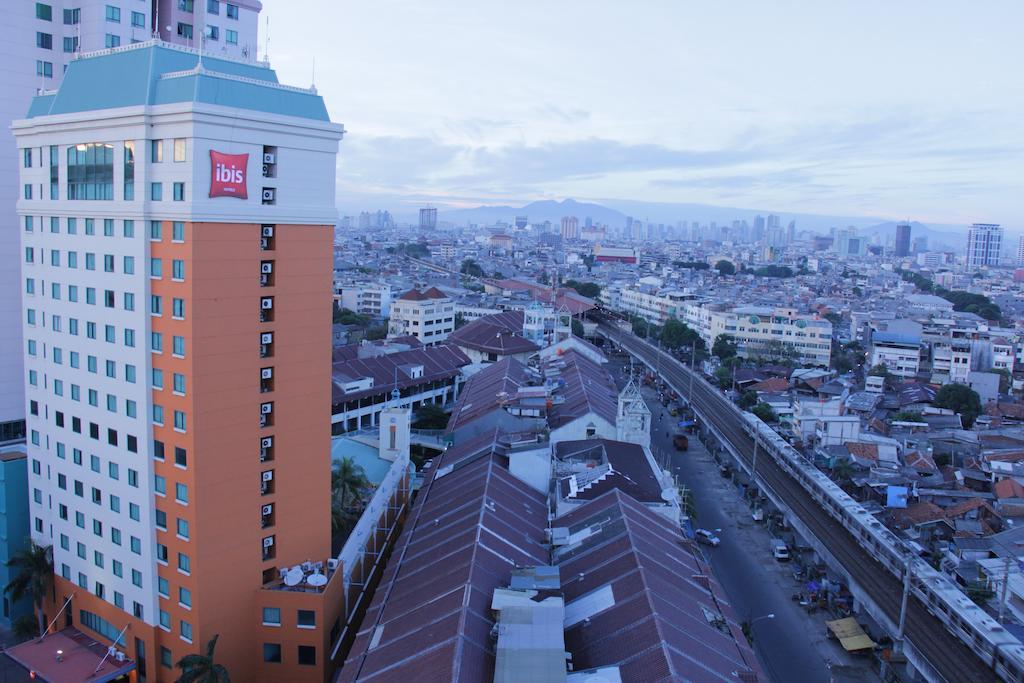 Hotel Ibis Mangga Dua Yakarta Exterior foto